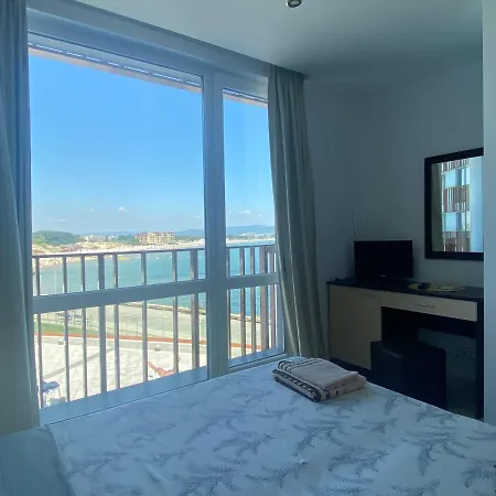 Paradiso 'в' 207 Two Bedroom * نيسيبار