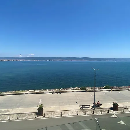 Paradiso 'в' 207 Two Bedroom * نيسيبار