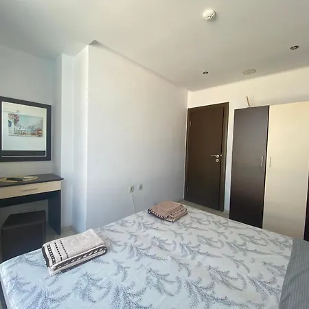Appartement Paradiso 'в' 207 Two Bedroom *