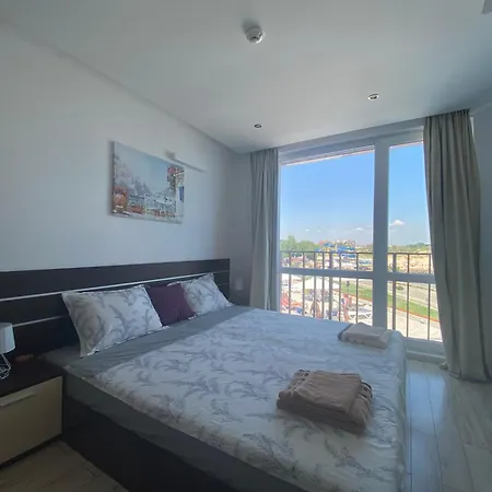 Paradiso 'в' 207 Two Bedroom * نيسيبار